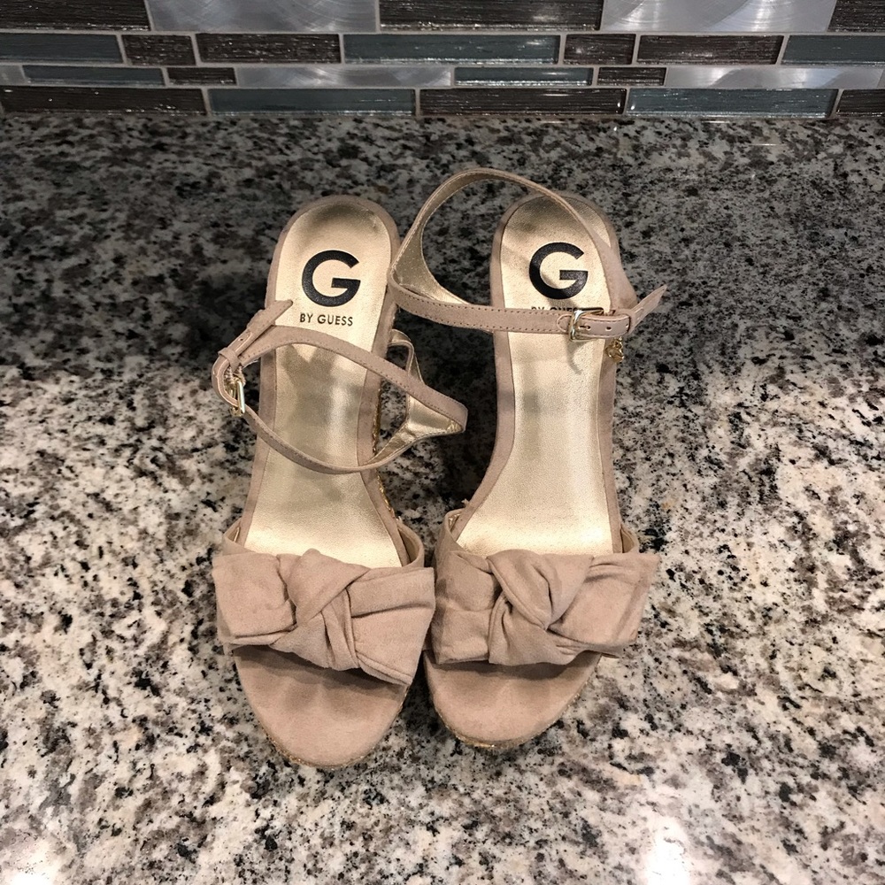 Guess nude and gold wedges
